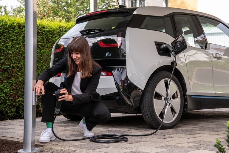 Ricaricare le auto elettriche non è mai stato così facile con Bosch.